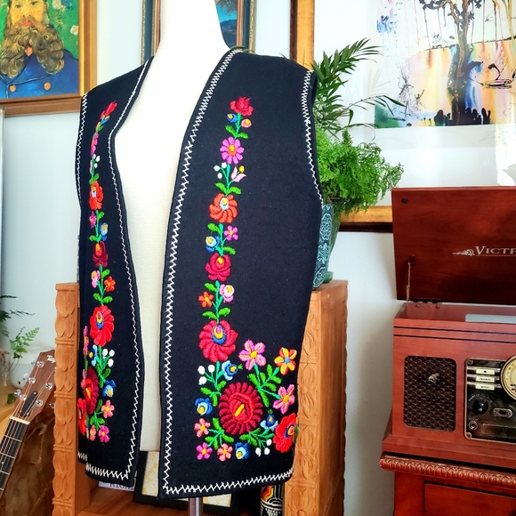 Vintage 60s Felt Embroidered Flower Power Vest - Picture 4 of 10